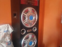 Vand doua boxe la pret negociabil